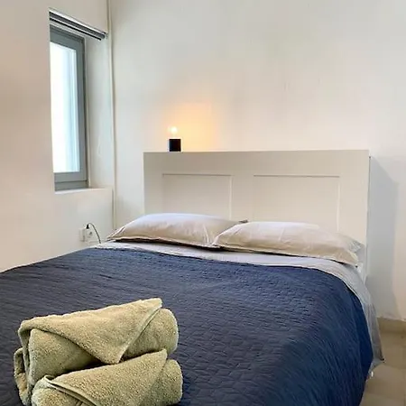 White Escape * Artemonas