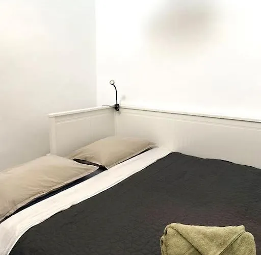 White Escape Артемон